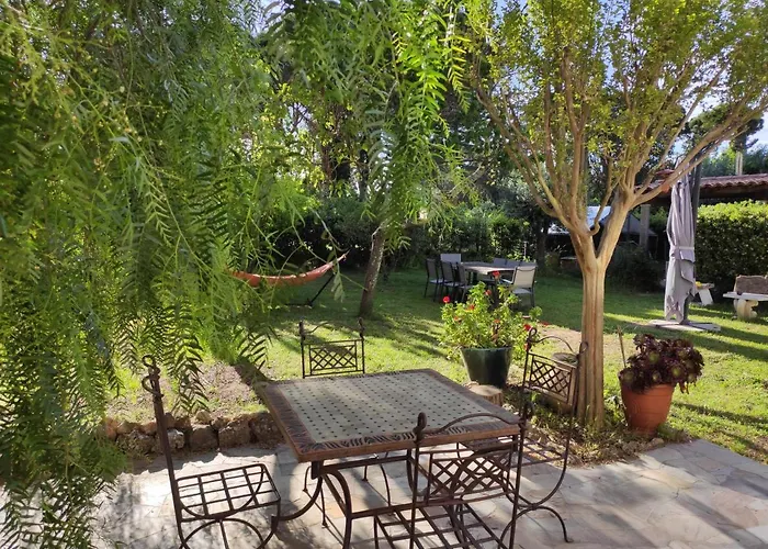 Magnifique Rez De Jardin Tropezien